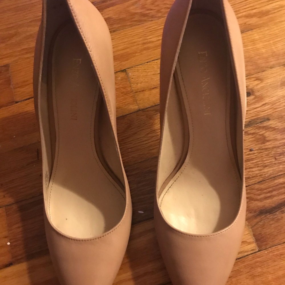 Enzo Angiolini tan heel shoes.
